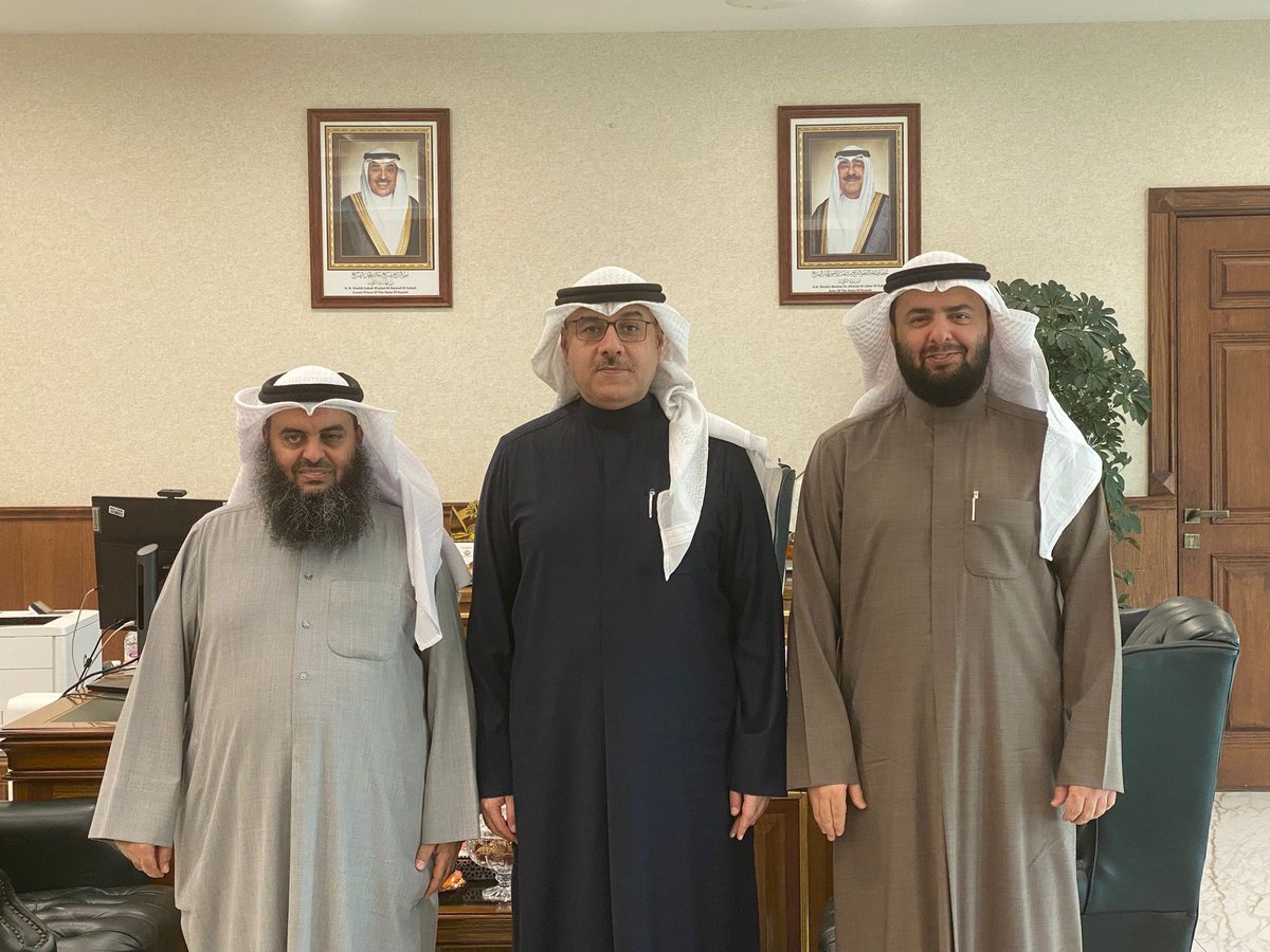 تتقدم نقابة الخطباء والأئمة والمؤذنين الكويتية بخالص الشكر لسعادة وكيل وزارة الشؤون الإسلامية بالتكليف الدكتور سليمان السويلم، على حسن الاستقبال في لقاء اليوم.
وقد نوقشت في اللقاء مسألة الرواتب المتأخرة، والسكن الوقفي، ومواضيع أخرى تخص الأئمة والمؤذنين والمساجد.