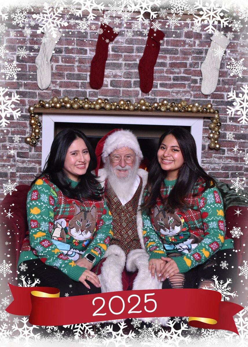AngieLema's tweet photo. Merry Christmas 🎄🎁 https://t.co/ACAaqaMIIe