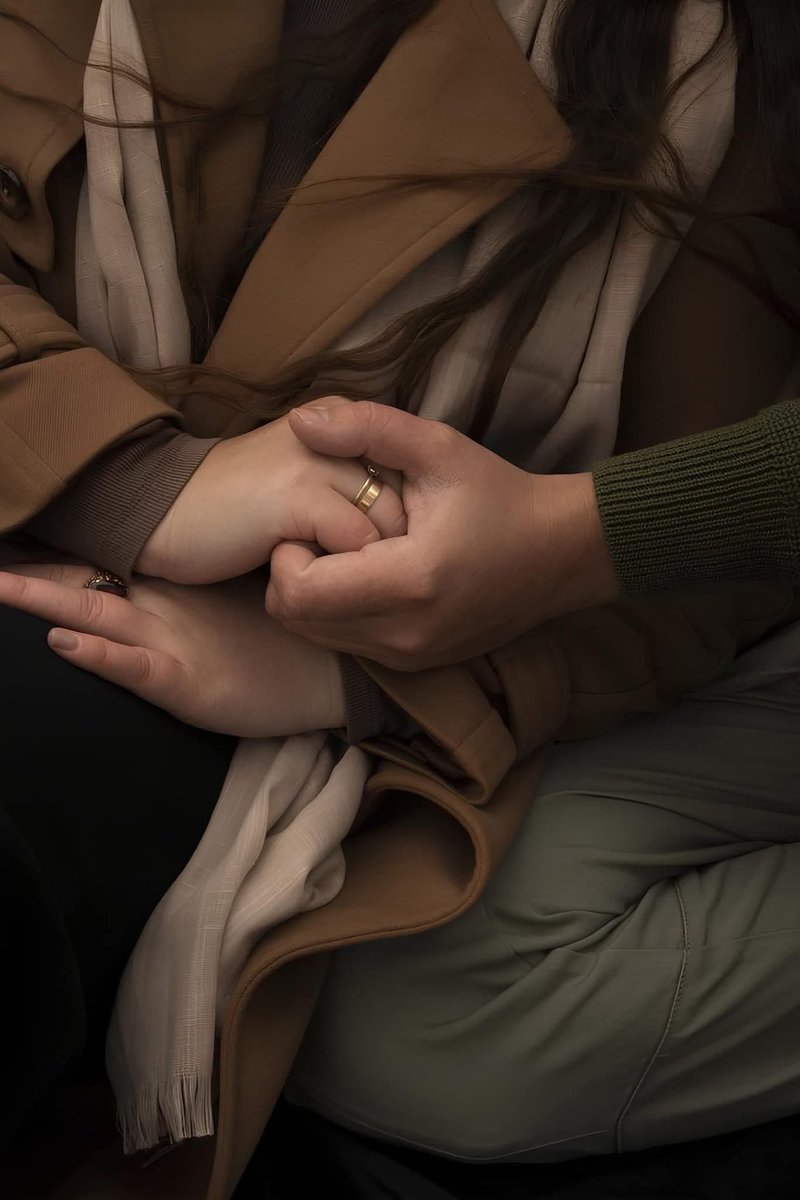 الاهتمام لا يطلب ولا يُصاغ..
 الاهتمام يُمنح بقدر المحبة..
بقدر الاشتياق.. بقدرك أنت فى القلب..
هو صفةُ لا يمكن لأحد أن يتصنّعها
 الاهتمام لا يُكلف شيئاً ،،،
 ولكنـه يعني الكثيـر ...♥️