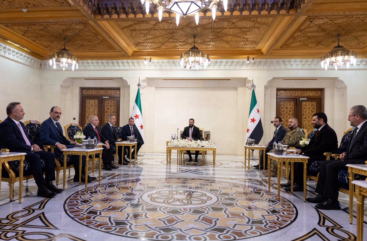 Bakanımız <a href="/HakanFidan/">Hakan Fidan</a>, Milli Savunma Bakanımız Yaşar Güler ve MİT Başkanımız İbrahim Kalın, Suriye Cumhurbaşkanı Ahmed Şara ve Dışişleri Bakanı Esad Hasan Şeybani, Savunma Bakanı Murhef Ebu Kasra ve Genel İstihbarat Başkanı Hüseyin El Seleme ile Şam'da görüştü.