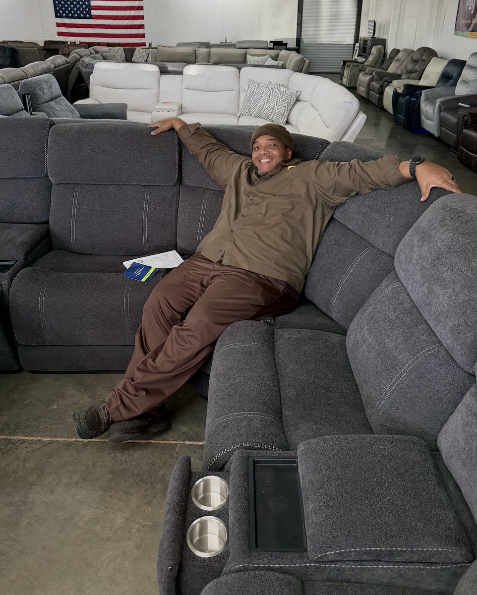 BoxDropEasley's tweet image. ⭐️Customer Spotlight – Desmond!⭐️

Desmond stopped by “just to check things out” and ended up falling in love with this power sectional loaded with all the tech ⚡️ plus hidden storage &amp;amp; cup holders!
The best part? He’s getting it delivered with ZERO Down &amp;amp; 100 Days to Pay 🙌