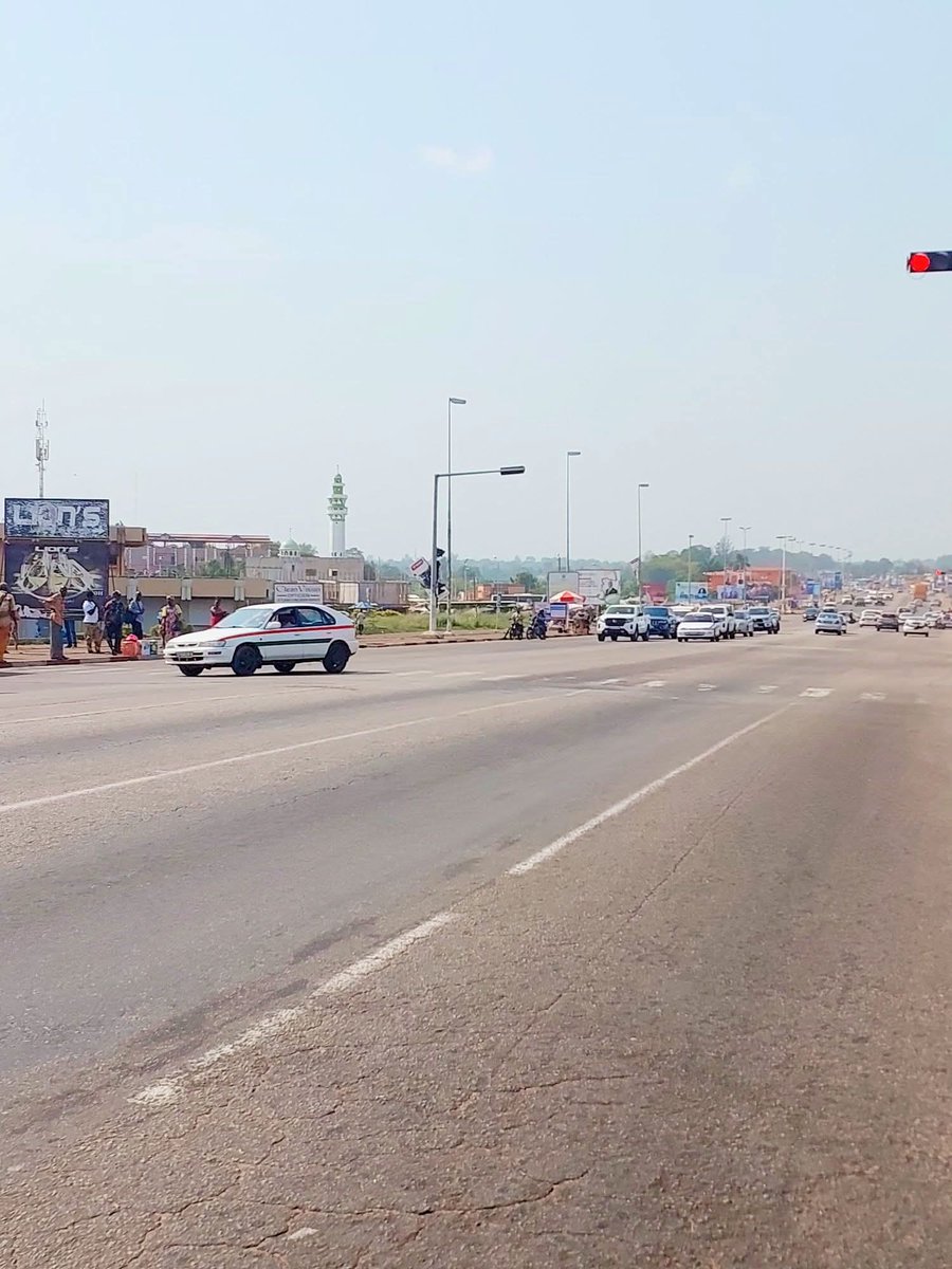 Ivoirowsky's tweet image. Toujours heureux de retrouver mon #Yamoussokro natal , ses larges avenues sans embouteillage, son air pur  ❤️🇨🇮
