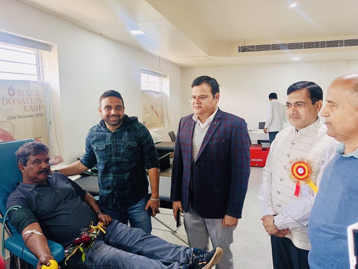 KunalSarangi's tweet photo. आज #घाटशिला स्थित सोनादेवी विश्वविद्यालय परिसर में आयोजित #रक्तदान_शिविर में शामिल होकर रक्तदाताओं का उत्साह बढ़ाया। #DonateBloodSaveLives #BloodDonation https://t.co/NhjBbAl20l