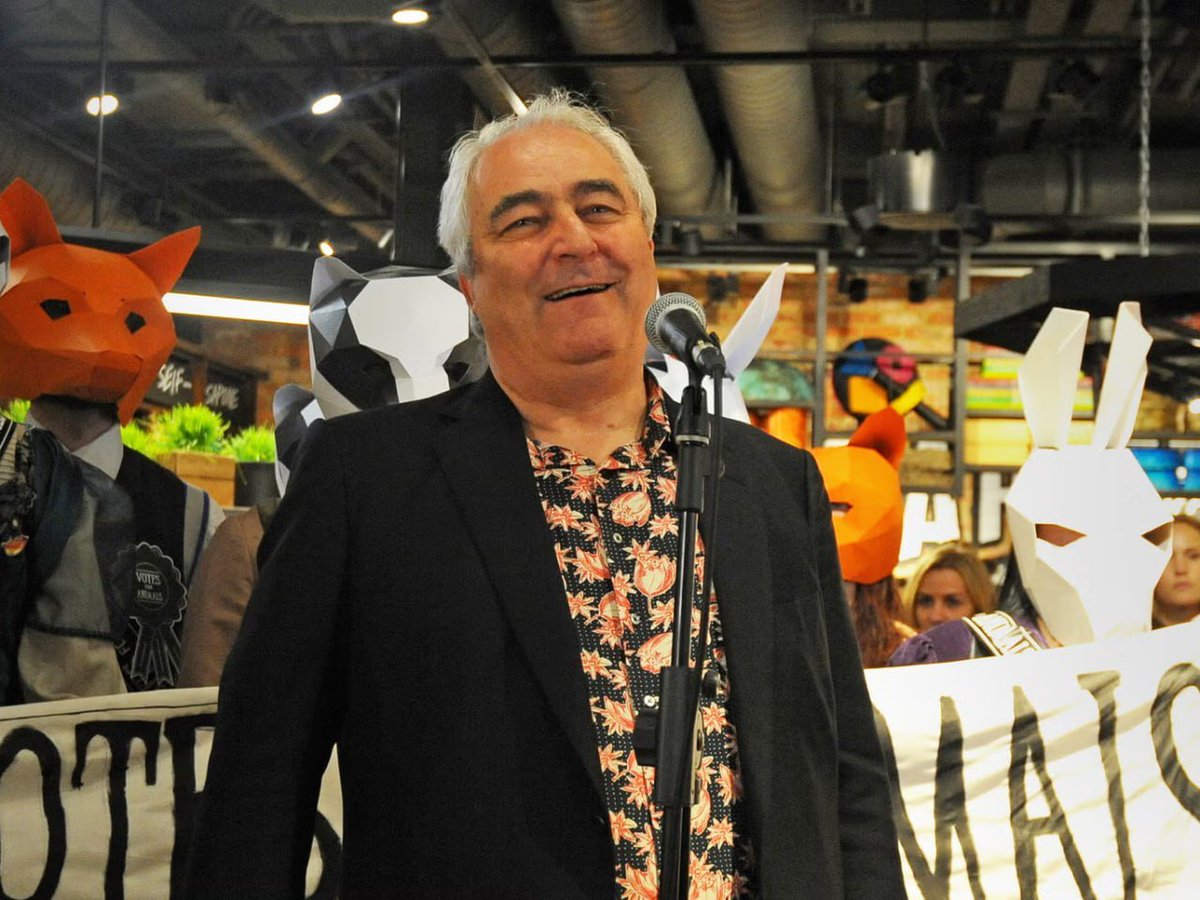 TheCradleMedia's tweet image. Lush founder tells Gaza critics to stay away from his stores
——
Lush co-founder Mark Constantine said people who oppose his solidarity with Palestinians in Gaza should not shop at his stores, saying he does not want support from customers who reject his position. 

Speaking on…