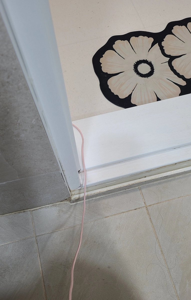 똥싸면서 폰 충전함 개꿀이긔ㅋㅋㅋ