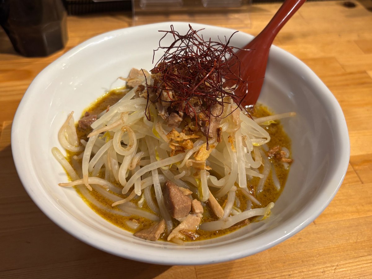 EmoAftermath's tweet image. からくりラーメン麺の下にはチーズリゾット

関係ないけど会社の忘年会で商品券一万あたって運が良い