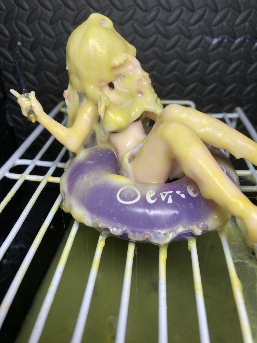 berufigure's tweet image. 個人的に汚し尽くして汚物に仕立てあげたい白の水着は既に良い具合ですね。このイレイナさんはポーズの関係でお腹らへんが窪んでいるのですが、汚い液が溜まるだけの便所みたいな悲惨な状態なのも凄く良き。