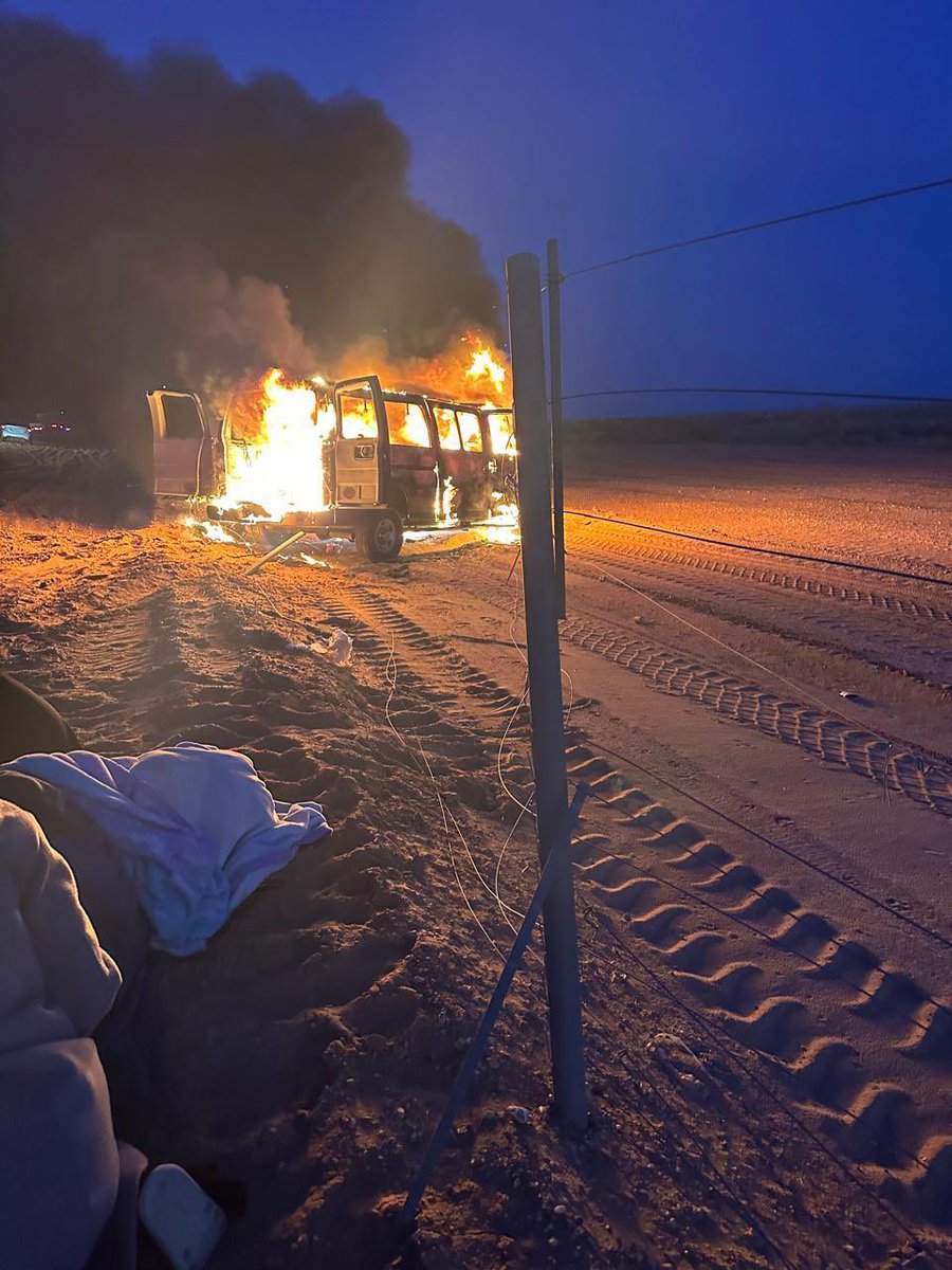 mreeh999's tweet image. ماقام به المواطن عبدالسلام عطالله الشراري من عمل بطولي في أنقاذ حياة 6 معلمات من موت محقق بعد أشتعال مركبتهن في حادث تصادم أثناء توجههن من سكاكا إلى طبرجل وتعريض نفسه للخطر بعد كسر النافذة الخلفية وإخراج المصابات قبل انفجار خزان الوقود بقليل يشكر عليه ويتوجب تكريمه على كافة…