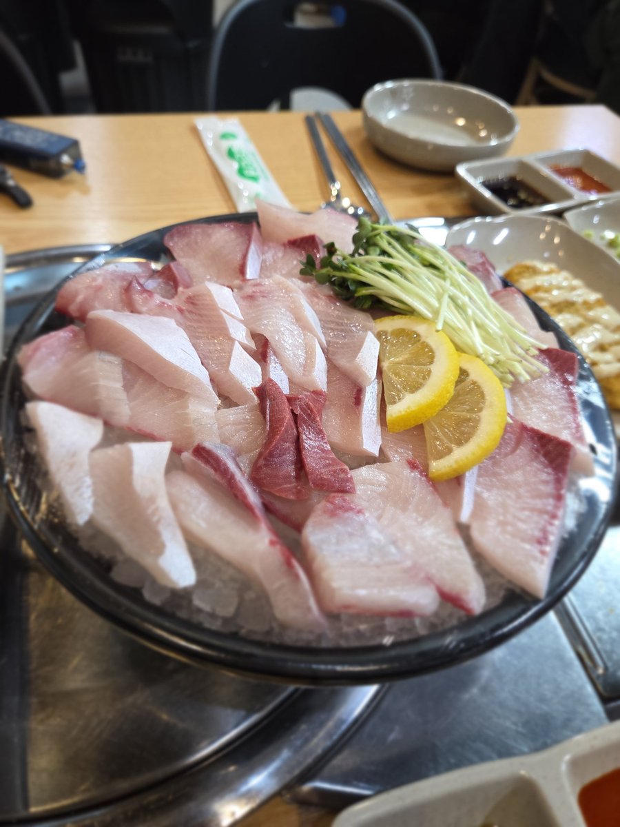 🍣 tweet media