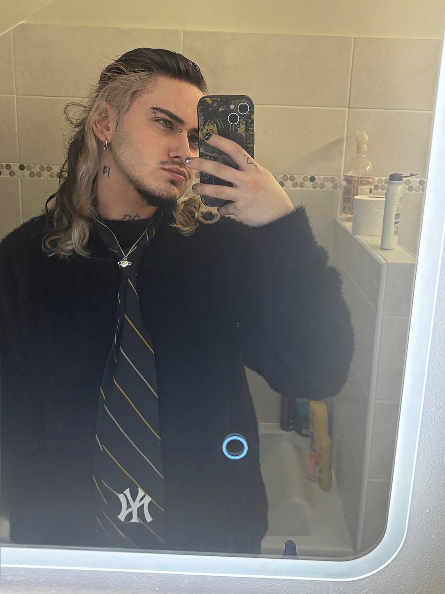 fubukiyoshe's tweet image. je mérite trop de jouer dans House Of The Dragon imo