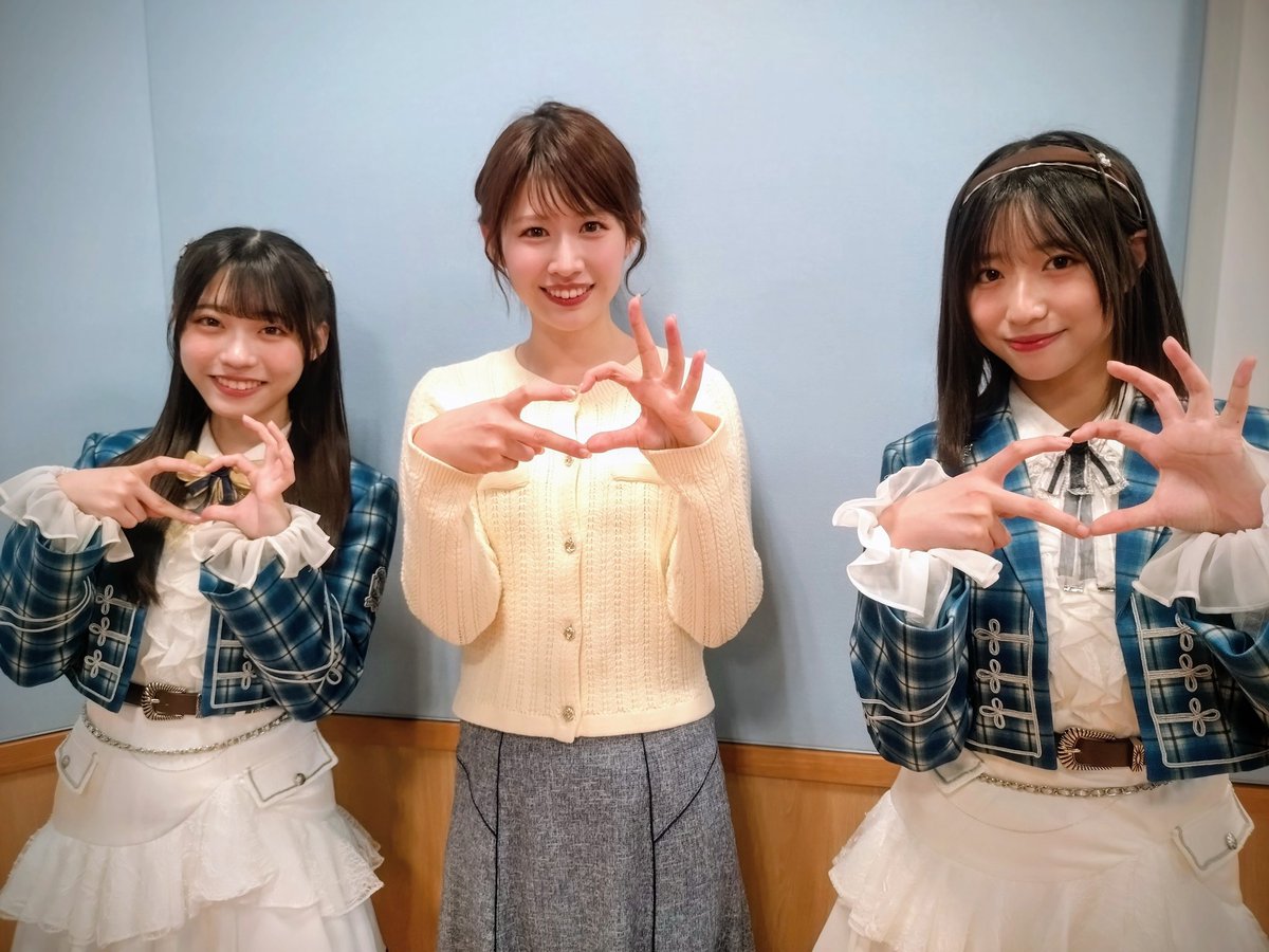 AKARI_SATO_1109's tweet photo. 佐藤朱の月YOH!あかり
ありがとうございました！
今日はクリスマスムードでお送りしました🎄

#僕が見たかった青空
#金澤亜美 さん、#八重樫美伊咲 さん
また番組にお越しいただきたいですね🥺

🌟今夜の放送
radiko
https://t.co/TfJMyjQ1Pj
YouTube
https://t.co/0epceM4rKt https://t.co/064dcBsiGO