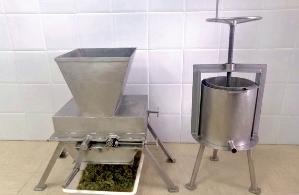 IfapaJunta's tweet image. ¿Te interesa aprender sobre la elaboración del #vino?  🍇

El #IFAPA ha publicado un #Manual Básico de #Laboratorio Enológico🔬 para apoyar a las #bodegas y #lagares en el control químico de la #uva, el #mosto y el #vino 🍷

 🌐Descárgalo en: lajunta.es/59m2a