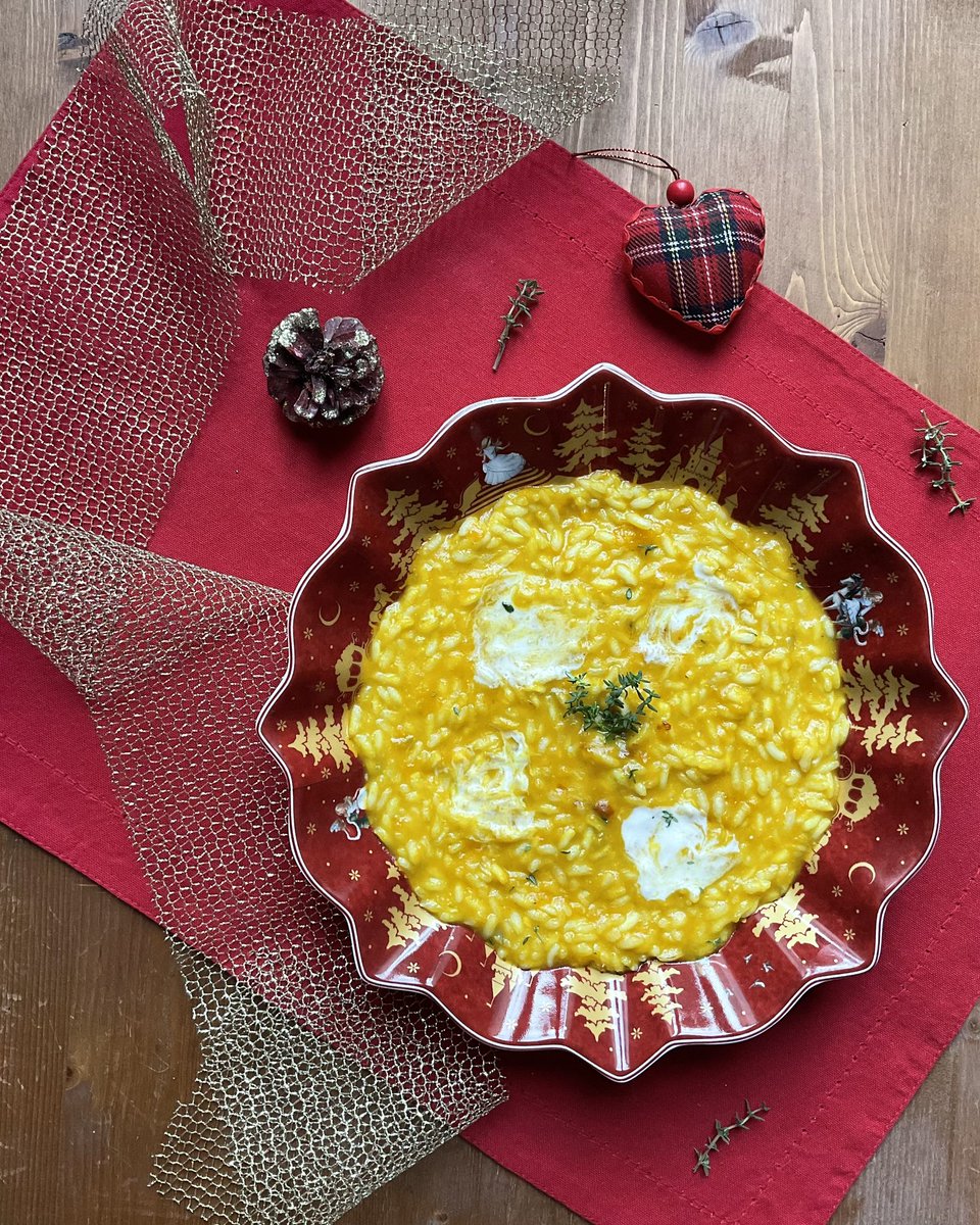 𝐑𝐢𝐬𝐨𝐭𝐭𝐨 𝐙𝐮𝐜𝐜𝐚 𝐞 𝐏𝐫𝐞𝐬𝐜𝐢𝐧𝐬𝐞̂𝐮𝐚. Dal 2018 sulla cresta dell’onda. Suona  come un ridondante spot tv, ma il risotto preferito di Casa MG ogni volta tocca cuore e papille gustative. Secondo me, me sulla tavola delle Feste ci sta benissimo.
#Natale #gourmet