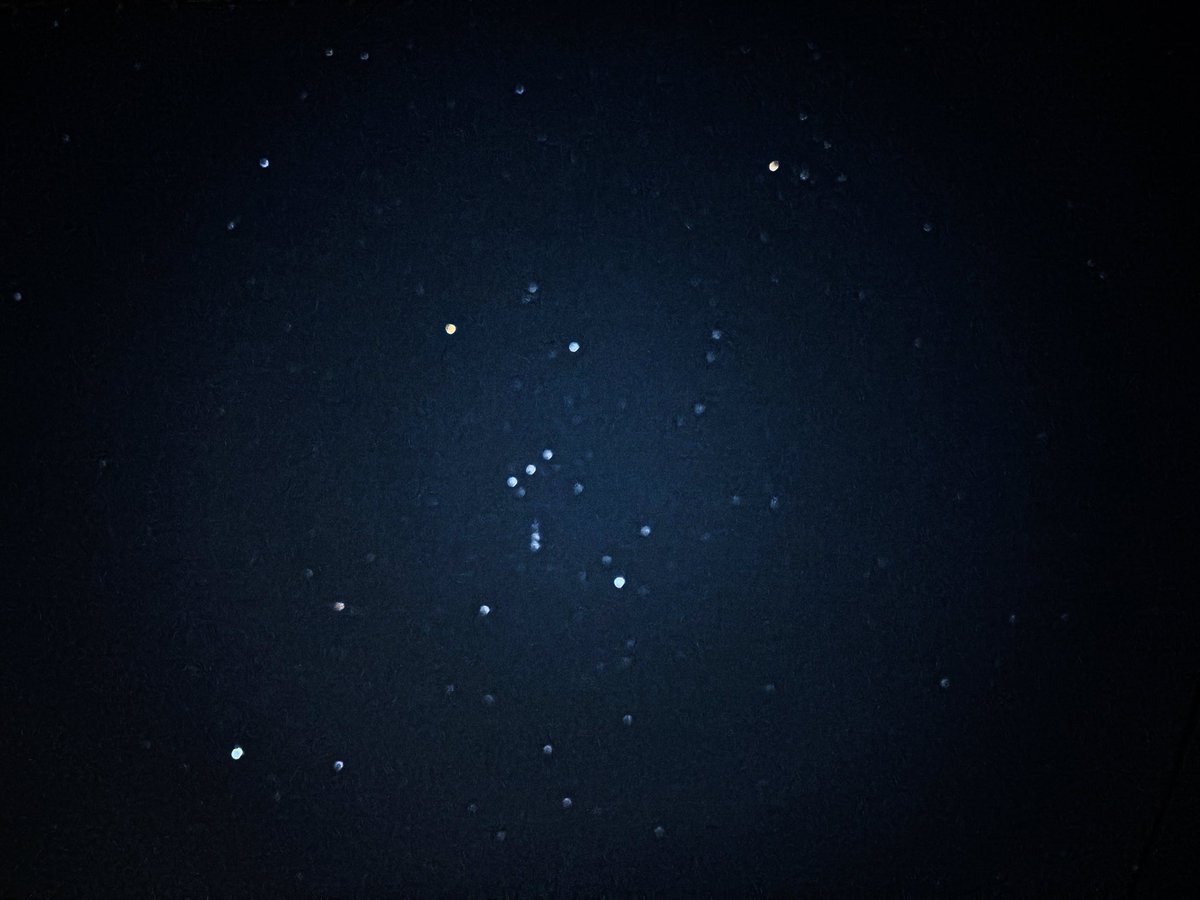 今夜は星が綺麗だ。夜空にスマホ向けて手持ちでパシャリするだけで、ここまで撮れるのね。