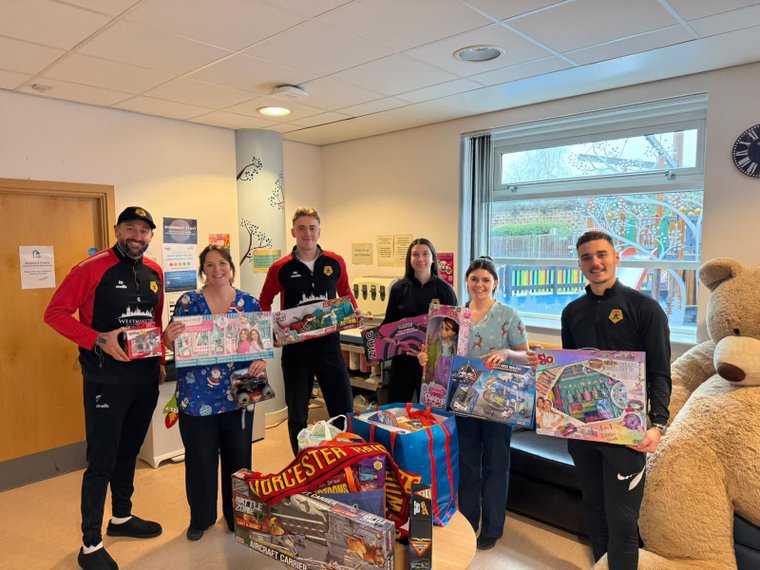 Christmas Spirit #Pitchero
worcesterraidersfc.com/news/christmas…