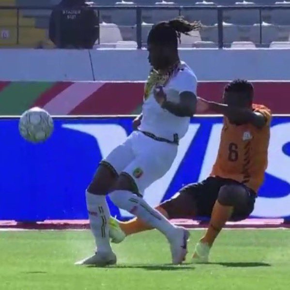 Cbetgg's tweet photo. El Bilal Toure 🇲🇱 misses his penalty for Mali, won by Nene. 

Two games in this #Can2025 and already two missed penalties.

The number of penalties should increase thanks to VAR. https://t.co/rexd7HmvnG