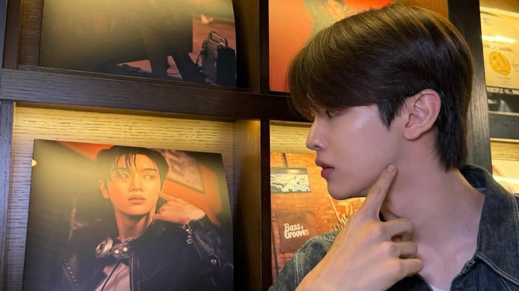 dntenovgh's tweet image. he looks good in denim