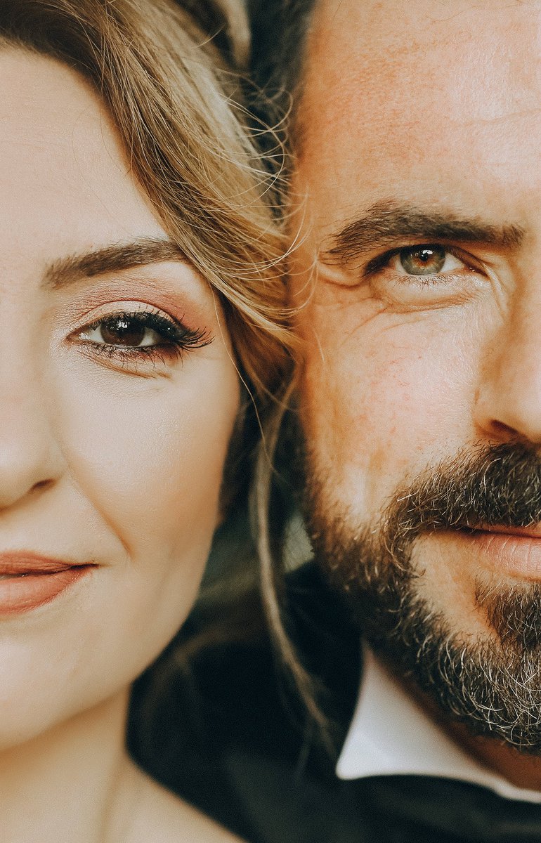 FB'taki bir lokal grubun admini bana mesaj atmis; "Berbat fotograf cekiyorsun. Musterine tamamen flu fotograflar vermissin, hakkinda fb grubumuza sikayet aldik ve seni lokal gruptan cikardik. Objeni net cekmeyi ogren"
O sirada netlikten anlamayan ben: