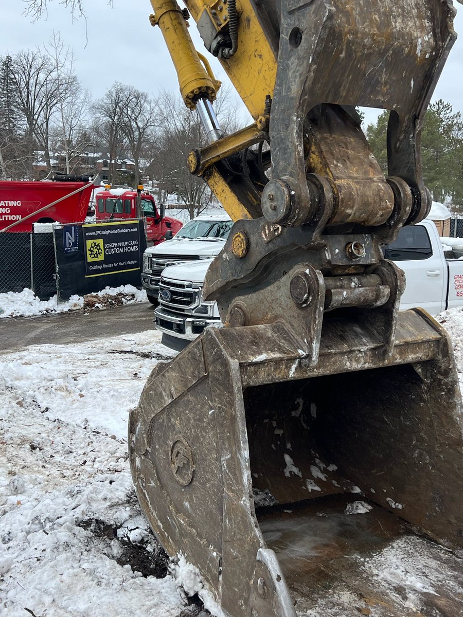 JPCHomebuilder's tweet photo. From existing structure to demolition to a cleared site—each phase is intentional, guided by planning, experience, and a clear vision for what’s next.

#CustomHomeBuilding #MichiganHomes https://t.co/4fJm7X7N2t