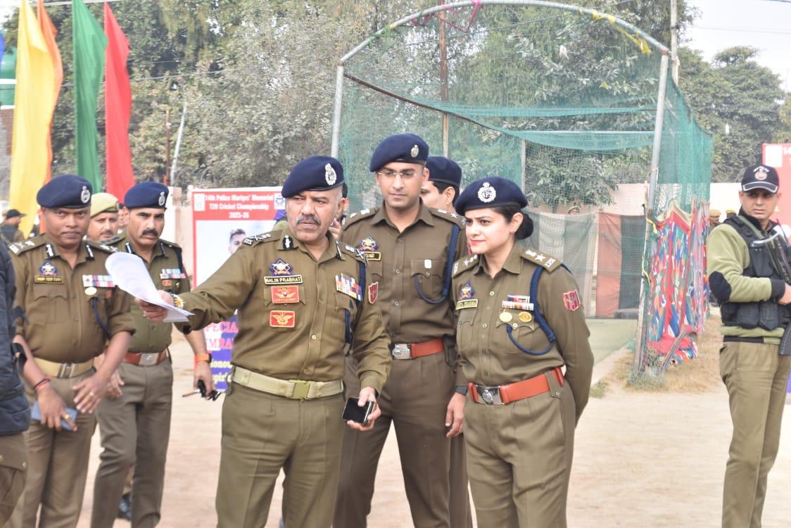 KathuaPolice's tweet photo. Sh Nalin Prabhat, DG-P J&amp;K, accompanied by IG Jammu Zone &amp; DIG JSK Range, inaugurated 14th Police Martyrs' Memorial T20 Cricket Tournament in Kathua and paid rich tribute to 1620 J&amp;K police martyrs.
@JmuKmrPolice @ZPHQJammu @DigJsk @mohita_ips https://t.co/dxKtr1eot8