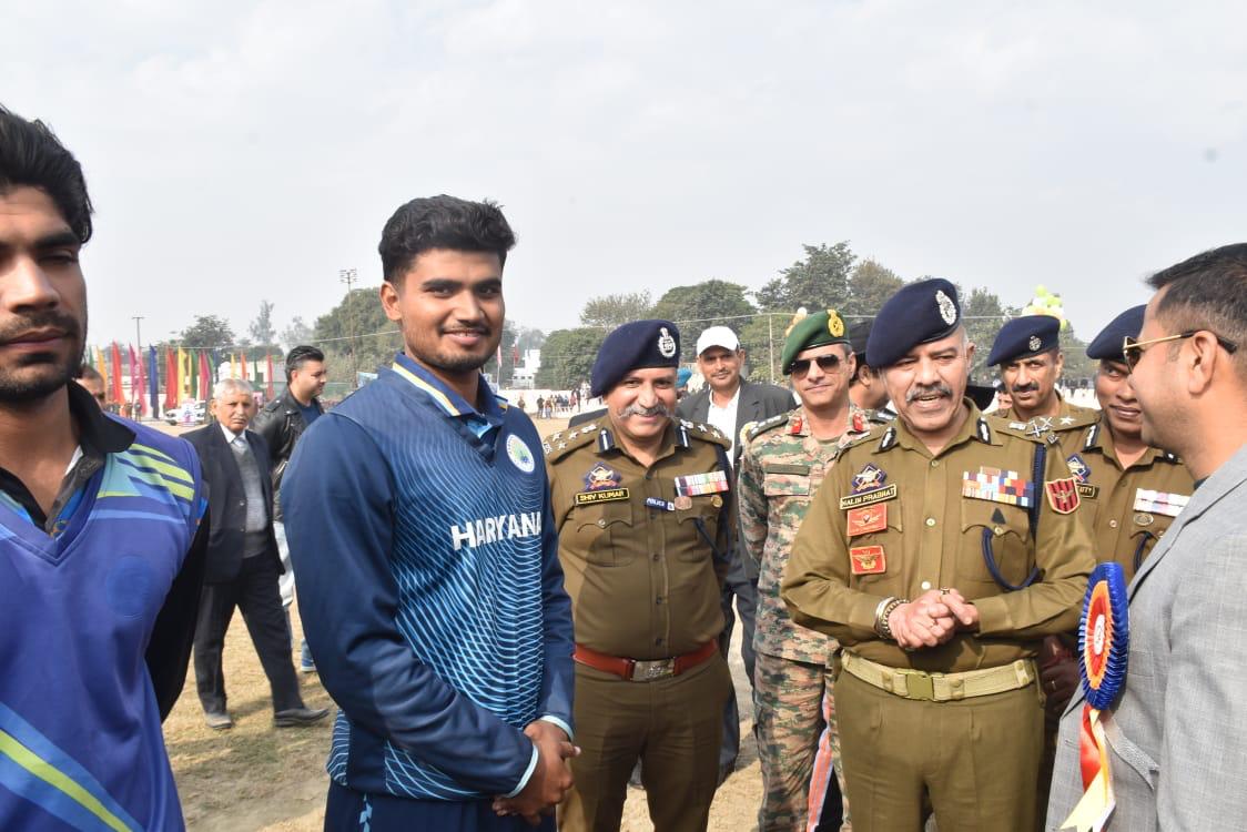 KathuaPolice's tweet photo. Sh Nalin Prabhat, DG-P J&amp;K, accompanied by IG Jammu Zone &amp; DIG JSK Range, inaugurated 14th Police Martyrs' Memorial T20 Cricket Tournament in Kathua and paid rich tribute to 1620 J&amp;K police martyrs.
@JmuKmrPolice @ZPHQJammu @DigJsk @mohita_ips https://t.co/dxKtr1eot8