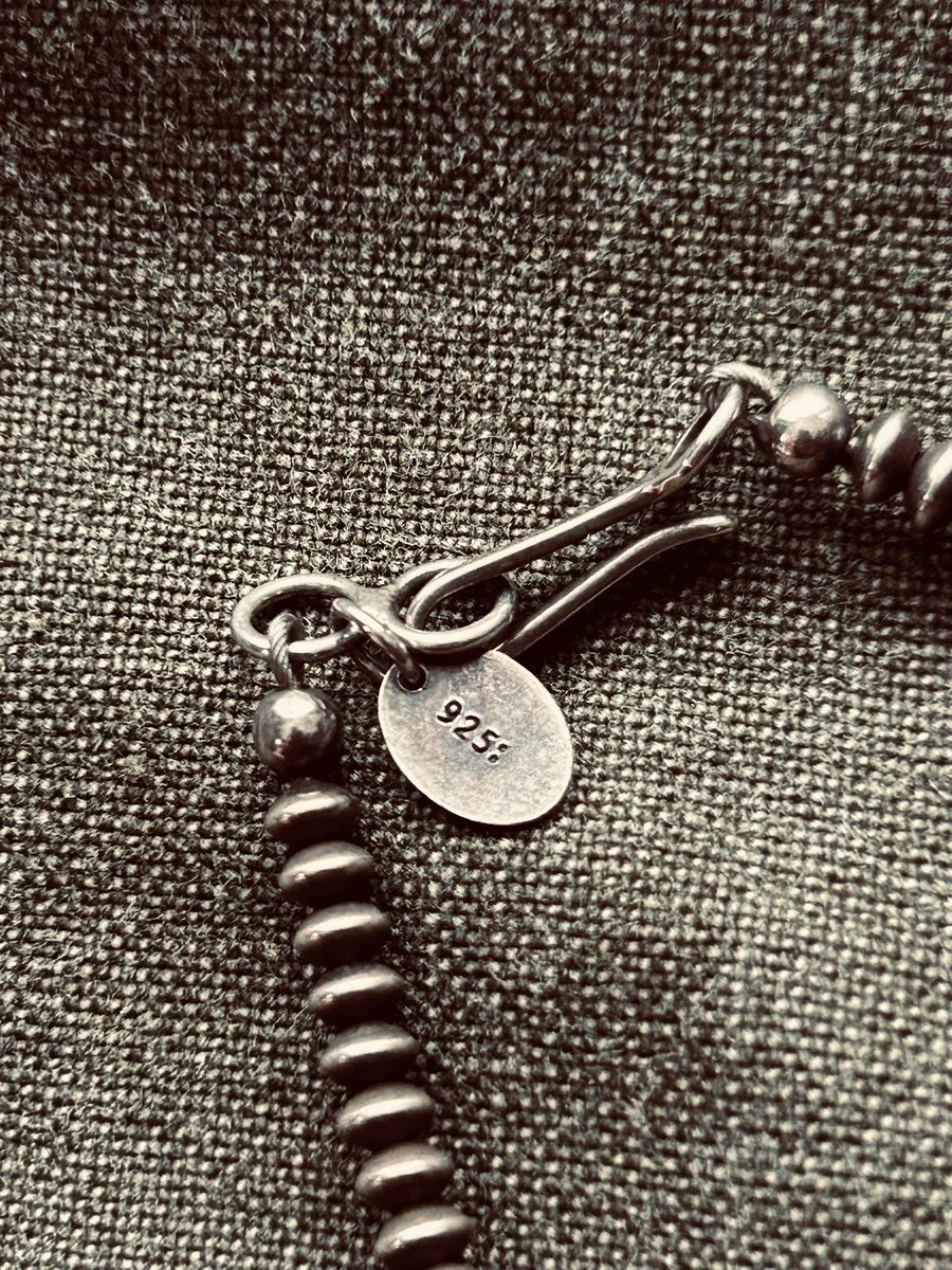 rk0423e30's tweet image. Navajo Naja pendant necklace
WilsonBegay作

ずっと探してたやつ
やっとしっくりくる物見つけた

三日月モチーフだの子宮に似てるから子孫繁栄だの言われてるけど自分は魔除け的な感覚で身に着けようと思ってる

#Navajo
#Naja