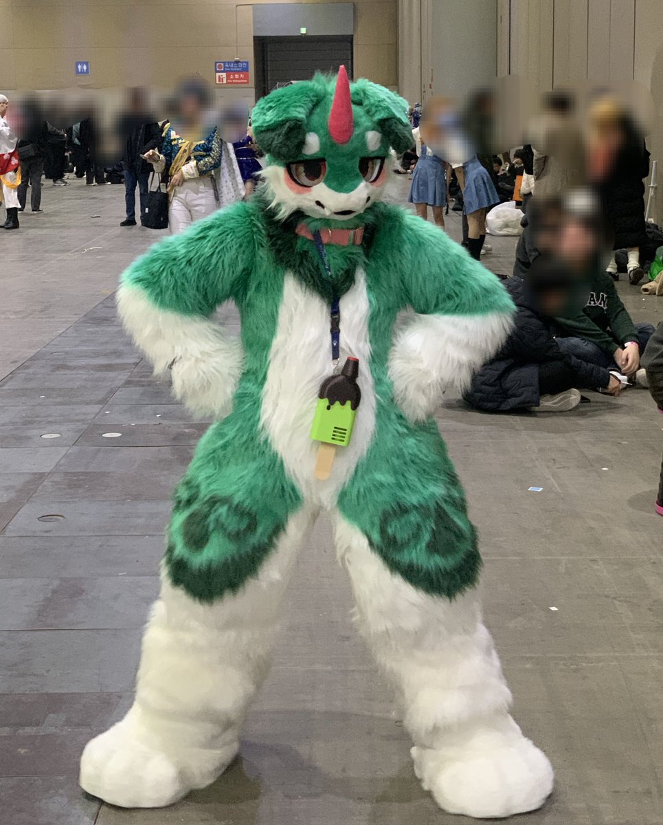 #FursuitEveryday 
좃또오니짱!