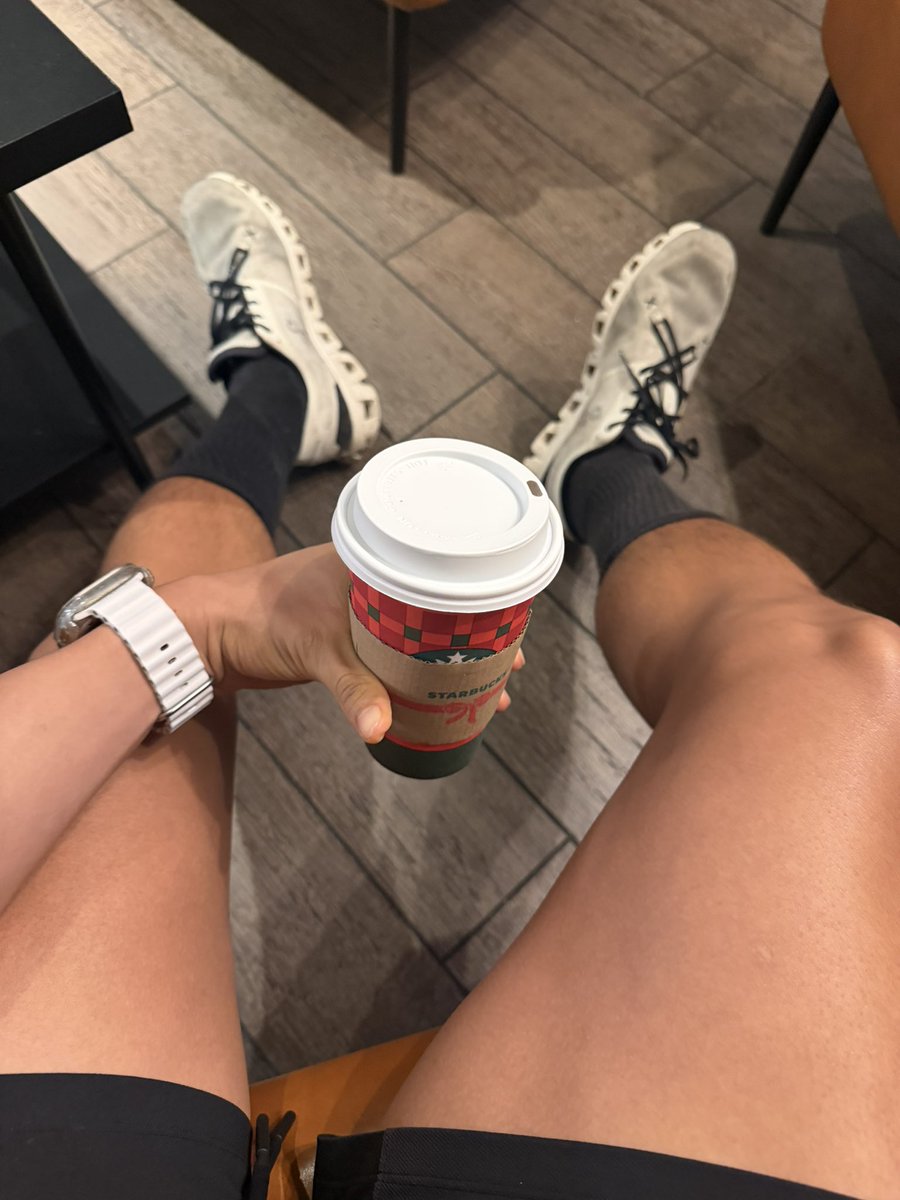 Oh you know the drill. First of the week, and Christmas week, I want gifts all along!

Morning, wallets.