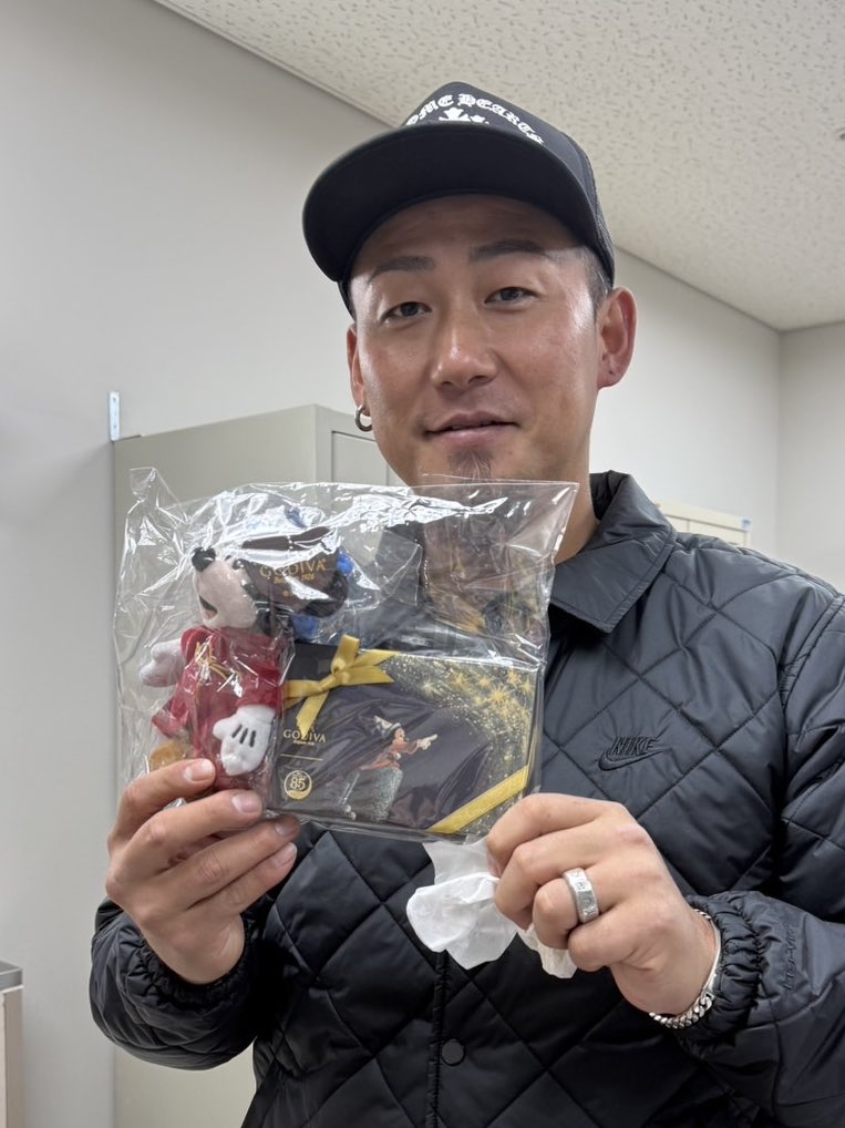 101casting's tweet image. 【#101SMILE】
お客様からの中田さんへ
プレゼントお届け🎁
#中田翔