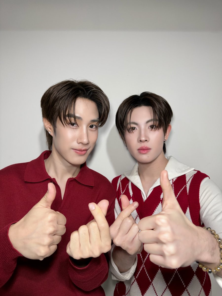 DomundiTV's tweet image. พบกับ “เติ้ล” @TLE_mtm และ “เฟิร์สวัน” @firstone_wnk ได้ใน Mistine Merry &amp;amp; Bright with Tle Firstone ✨️

รับชม Live ได้ทาง
🔗 : vt.tiktok.com/ZSHKAMCfDcVpv-…

#MistinexTleFirstOne