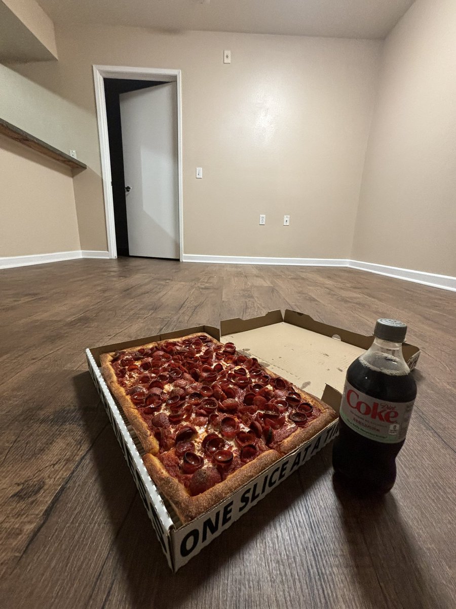 Lilly09___'s tweet image. Only had enough for the deposit