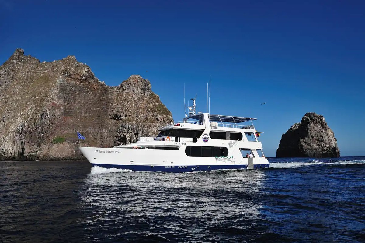 LiveaboardCom's tweet image. Up to 25% OFF December 2026 departures aboard Galapagos Aggressor III 🦈🌊
Explore Galapagos’ top dive spots — Wolf, Darwin &amp;amp; more. See hammerheads, whale sharks, sea lions &amp;amp; turtles. Luxury cabins, hot tub &amp;amp; fully equipped dive deck included.
Book now: liveaboard.com/diving/galapag……