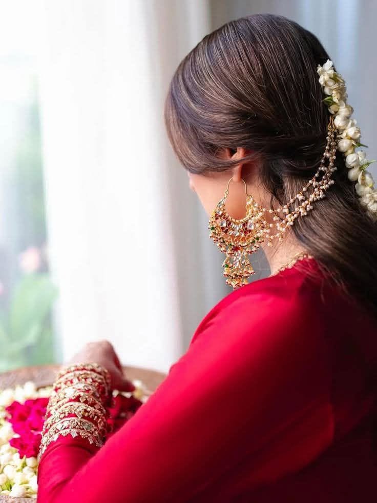 तुम्हारे जाने के बाद 
मैं लिख सकती थी दुःख
पर मैंने लिखा प्रेम
किसी के चले जाने से 
प्रेम ख़त्म तो नहीं हो जाता