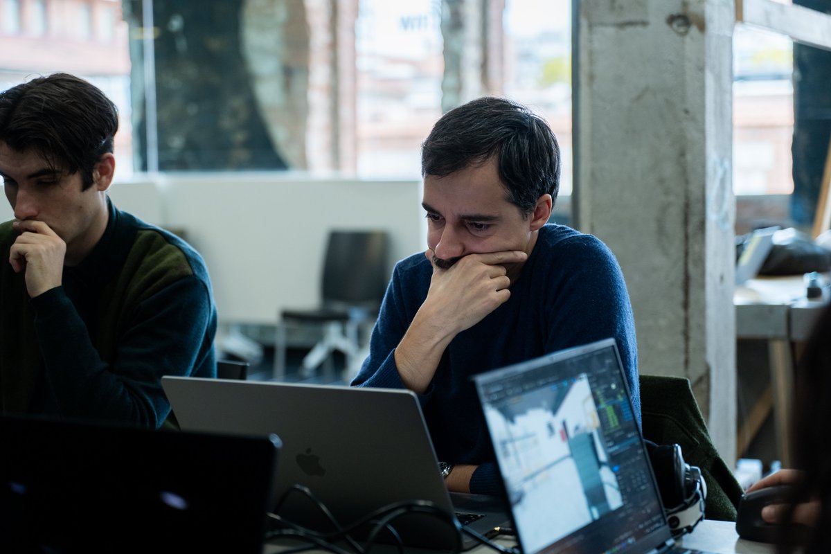 Propuestas e ideas diversas se dieron cita en el Laboratorio de Prototipado Colaborativo del LAB 4 Futuros Raros 🚀. Durante dos semanas, grupos de trabajo desarrollaron cinco propuestas de prototipos con la mentoría de Alex Quicho, Solveig Qu Suess y Joel Blanco.