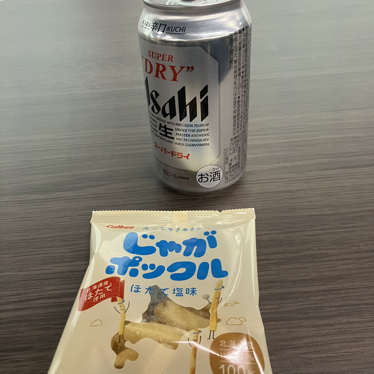 beppu01's tweet photo. KAGメンバーによるLTの前にアルコールの補給。休憩タイム、ありがとうございます

北海道土産もありがたいんですよねぇ〜
美味しゅうございました
 #kagnorecap https://t.co/LlahMtSXGh