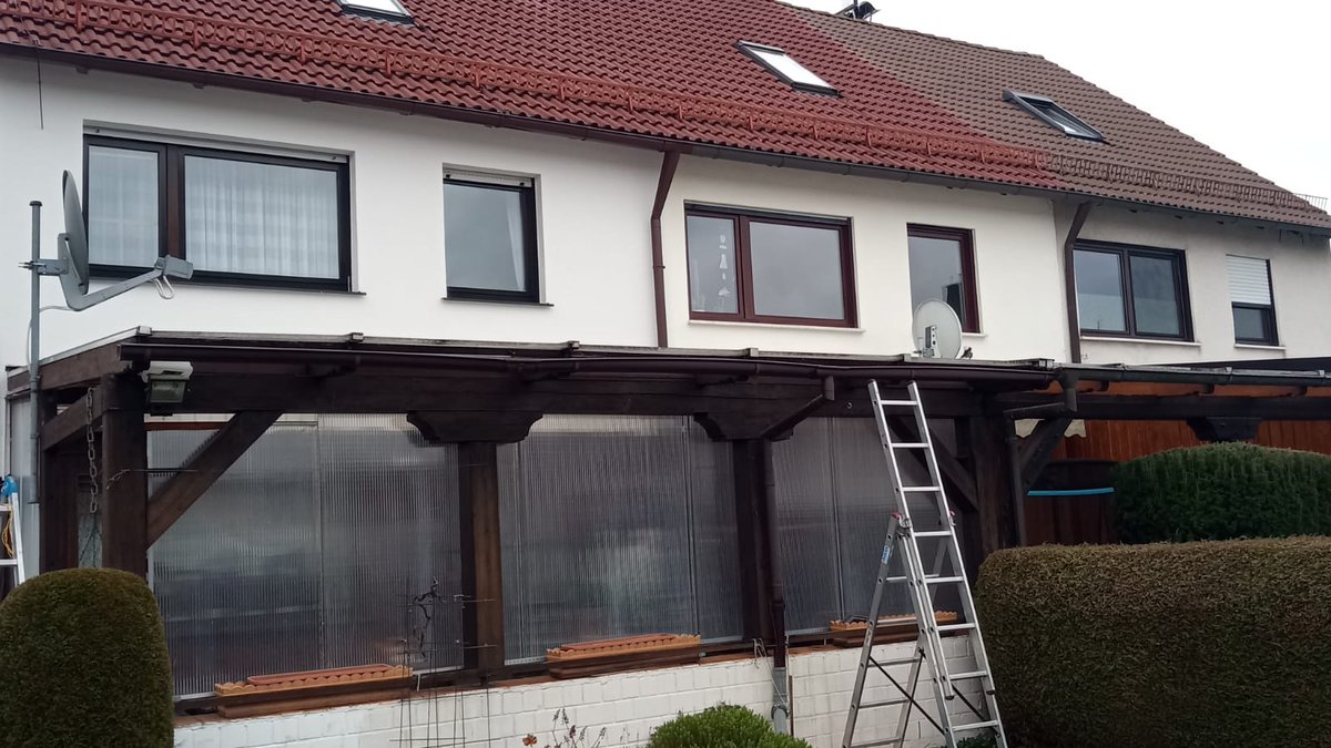Zum Jahresende wechselte ich bei einer Pergola die Doppelstegplatten aus.
#liebingholzarbeiten #holzarbeiten #pergola #renovierung #sanierung #garagendach