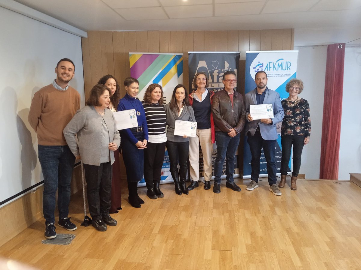 CifpDe's tweet photo. 🤝🧠Nos sumamos al reconocimiento de los I Premios Regionales FFEDARM 2025: Isabel García Munuera (bullying en personas mayores); J. González, C. Gómez y F. Cavas (UPCT), nuevo biomarcador de Alzheimer; y el Equipo de Demencias del H. Virgen de la Arrixaca. 👏
#FFEDARM #Demencias https://t.co/dRRoeY0GN0