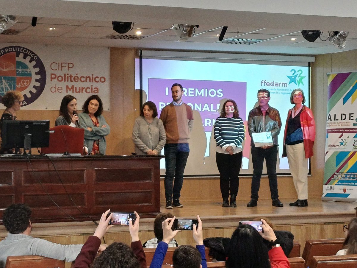CifpDe's tweet photo. 🤝🧠Nos sumamos al reconocimiento de los I Premios Regionales FFEDARM 2025: Isabel García Munuera (bullying en personas mayores); J. González, C. Gómez y F. Cavas (UPCT), nuevo biomarcador de Alzheimer; y el Equipo de Demencias del H. Virgen de la Arrixaca. 👏
#FFEDARM #Demencias https://t.co/dRRoeY0GN0
