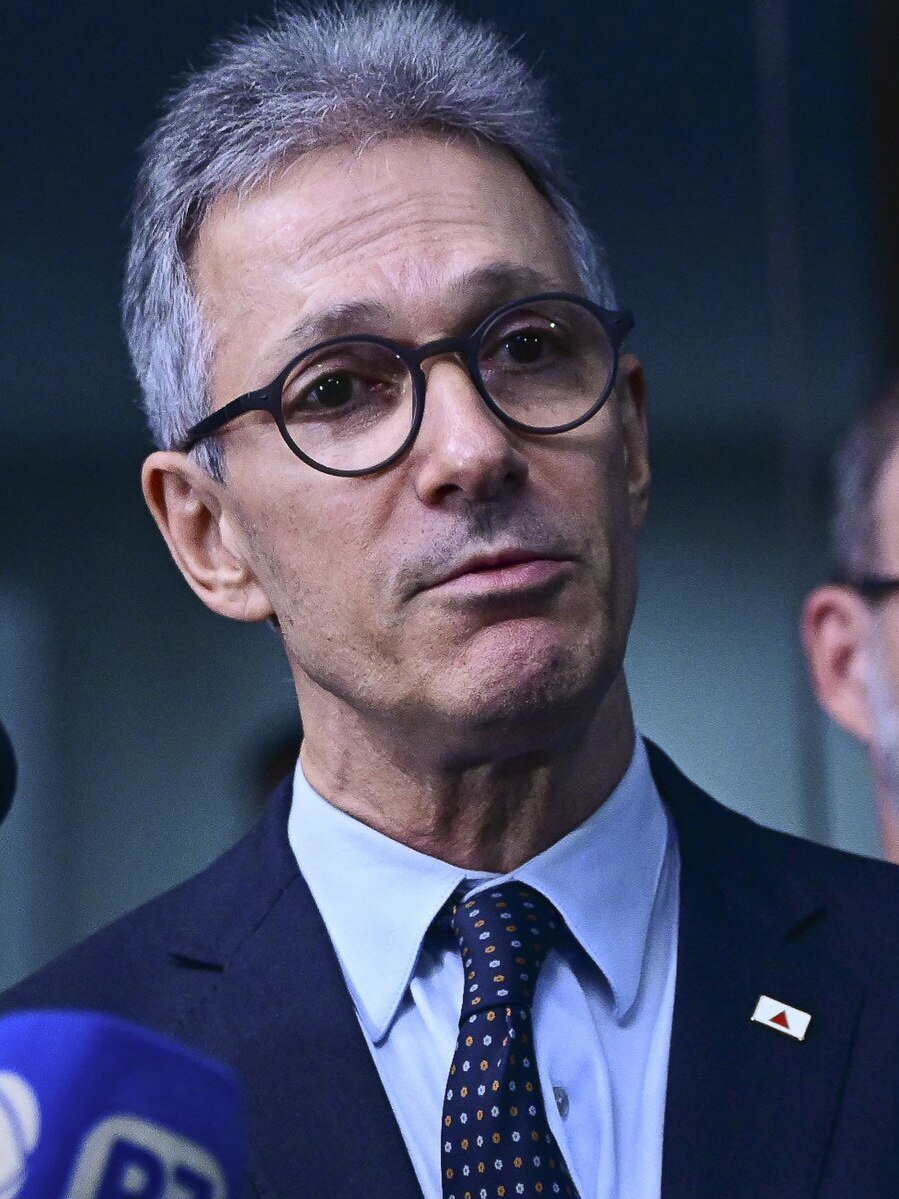 RT do Brasil tweet media