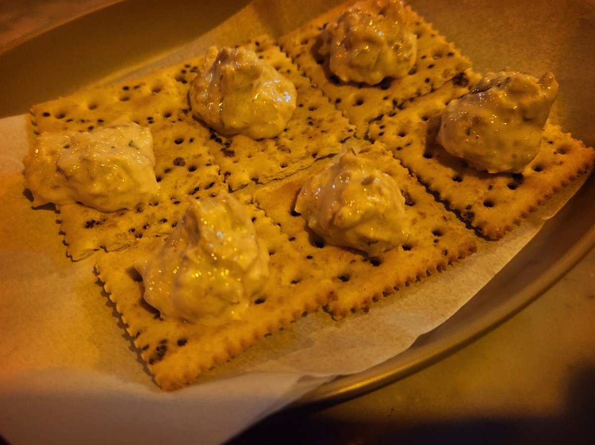 정신이 없어서 지난 목요일의 감사 인사를 이제서야 ..

잔뜩 먹고 마시고 즐기고 ~

보일링 씨푸드 까나페에 몇 병에 몇 잔인지 기억이 날아가 버렸 ..!!

ㅅㅇ야 고마워 ♡