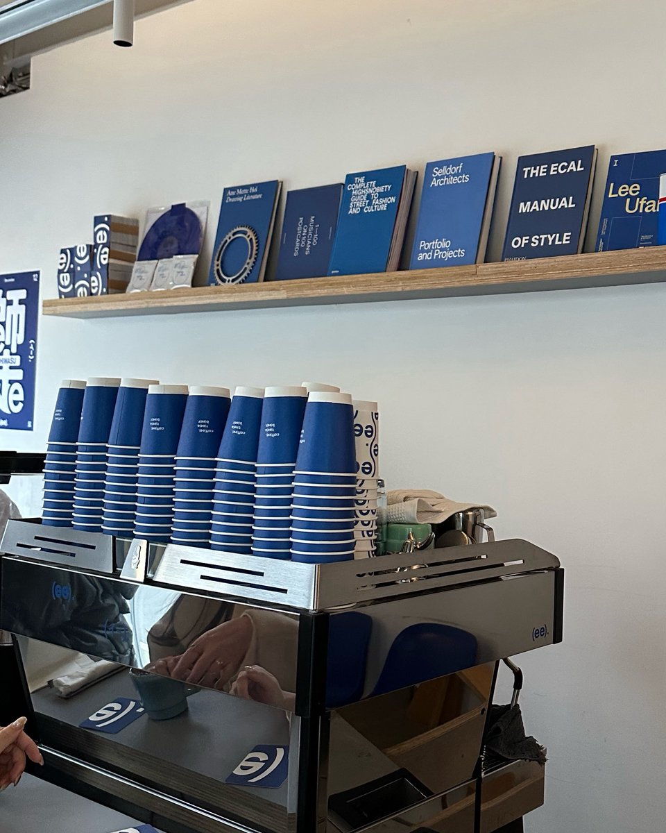 k__kgy's tweet photo. coff(ee)☕️💙 @ 学芸大学 https://t.co/TU8hKbAU5I