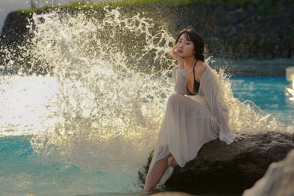 水着写真部門の栄えある年度賞に選ばれた作品です。タイトル：夕雷（ゆうかみ）、作者：市川久幸、モデル：#胡蝶らん、大磯ロングビーチの #水着大撮影会 の作品です。
 2026年5月2日に #ミス湘南コンテスト を開催、#モデル募集、新年からエントリー受付開始。#ミス湘南