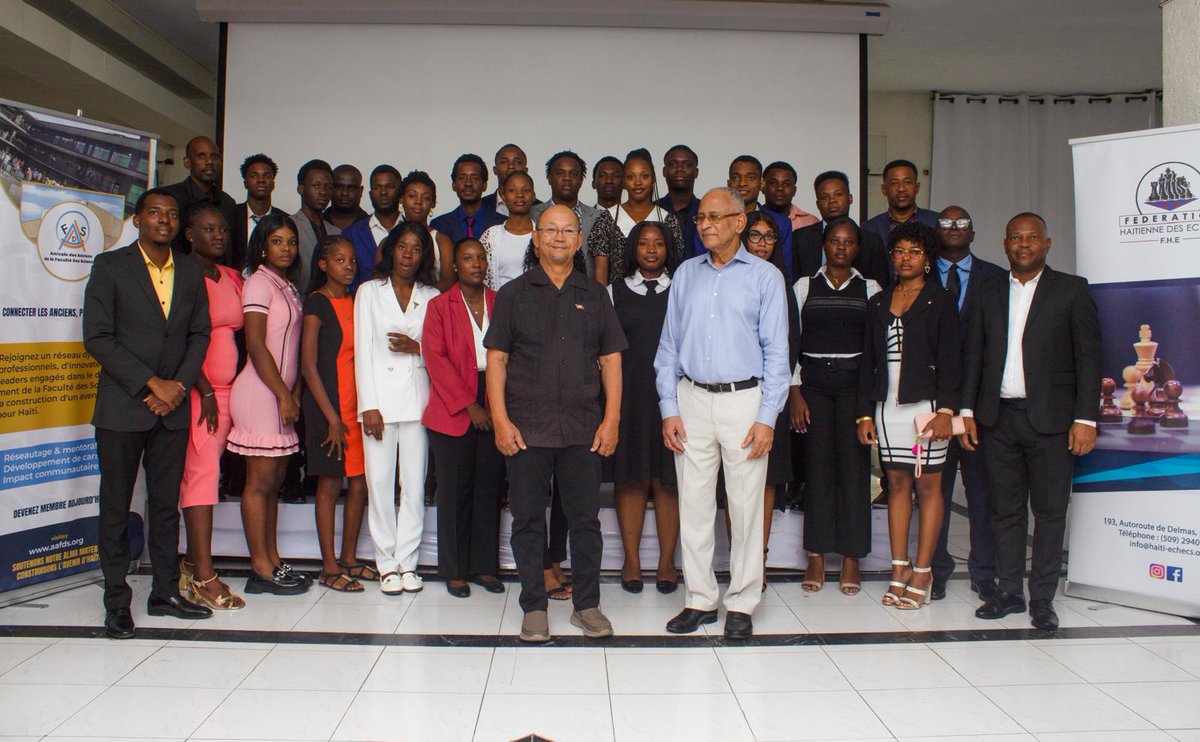 JackyLumarque's tweet image. Malgre difikilte nou rive lanse samdi 20 desanm chanpyona nasyonal echèk. 10 chanpyon yo (5 nan kategori Open, 5 nan kategori fanm) ap gen pou reprezante Ayiti nan 46è Olenpyad Mondyal k ap fèt Oubezkistan nan mwa septanm 2026.
Nou remèsye Konseye Prezidansyèl Voltaire ak Minis…