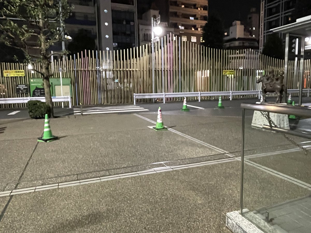 今日は天候最悪じゃないけど、9時過ぎても大久保病院前のバリケード張ってなかった😂