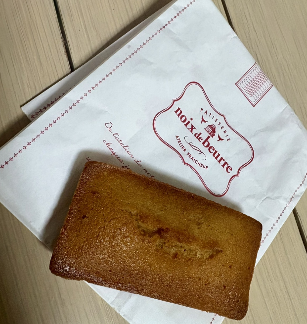 rinzelan's tweet photo. 友人の誕生日プレゼントのついでに
自分の分も買っちゃった💕
ノアドゥブール のフィナンシェ、
この世のフィナンシェの中で一番好きです…！！

店頭だと焼き立ても買えるんだけど、
それがもうほんとにめっっっちゃ美味しい🧈✨ https://t.co/ZzimPlRCWI