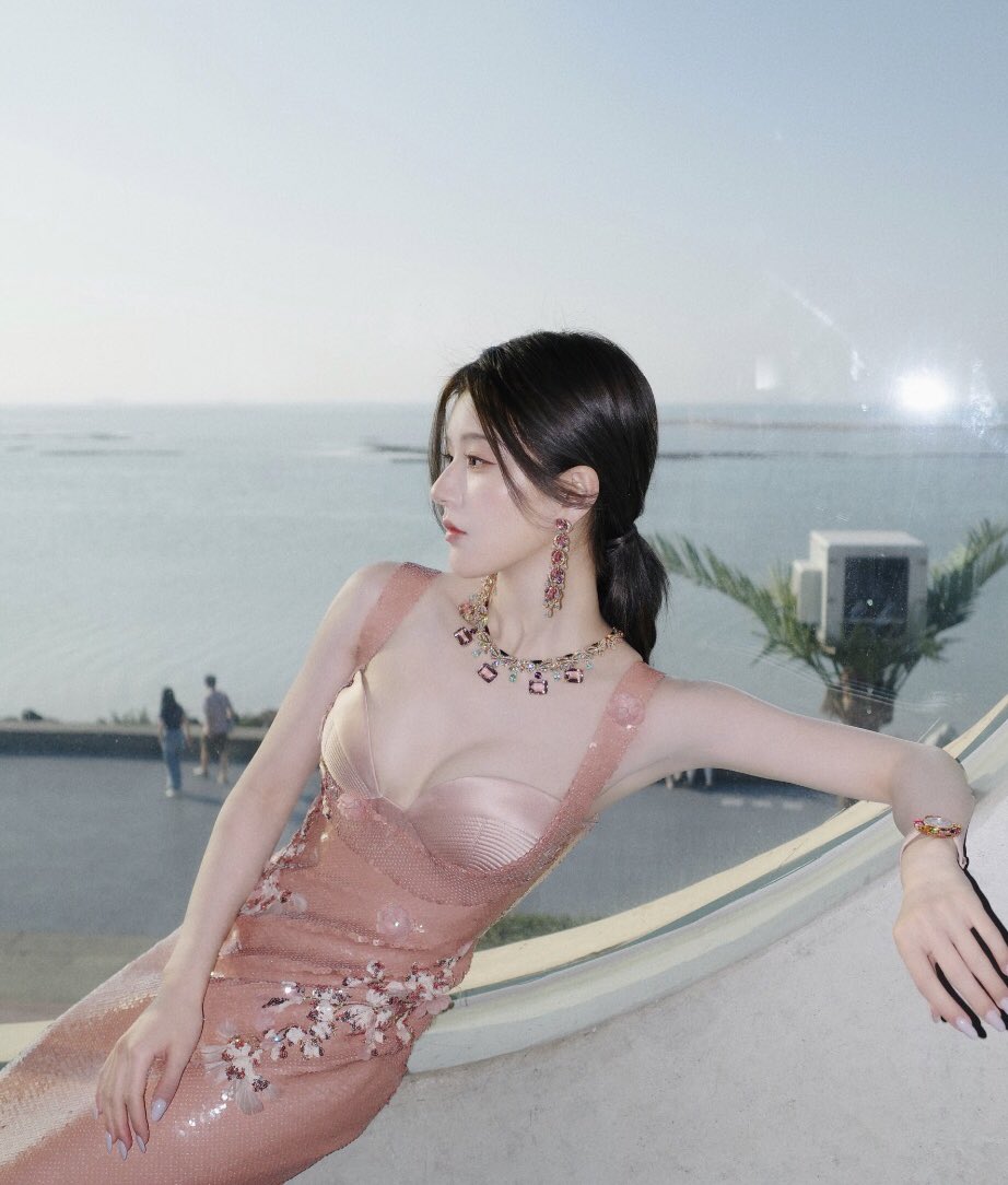 rosyholp's tweet image. the details of Zhao Lusi. this is absolutely beautiful