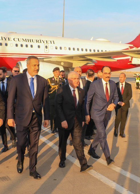 lezbottann's tweet image. Bunlar,
Engerekler ve çıyanlardır,
Bunlar,
Aşımıza, ekmeğimize
Göz koyanlardır,
Tanı bunları,
Tanı da büyü…

Bu üç ırkçı faşist,
Kürt Soykırımı peşinde!

Ne yaparlarsa yapsınlar Ortadoğu Güneşi Kürtler için yükseliyor!
#DefendRojava
@LindseyGrahamSC 
@ChrisVanHollen
@gidonsaar