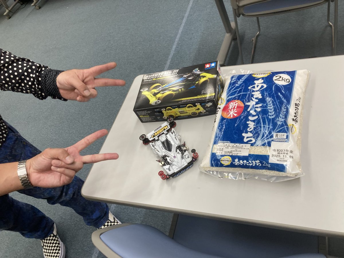 Behoimi_Behoimi's tweet photo. #ヤマハでミニ四駆
#サイクロンマグナム
昨日のオープンレースで優勝&amp;豪華景品(お米とレアキット)を頂きました。
今年の後半は仕事が多忙でなかなか遊べなかったですが、良い締めくくりとなりました。
マグナム、やったな。

最後に楽しい時間を共有してくれた友人方に感謝を https://t.co/iXVKVkpaoc