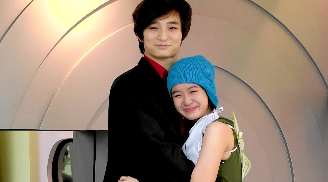 danibambini's tweet image. any guess sa first duo ni caprice? for me, base sa ls parang si joaquin and i am glad if true kasi out of all boy hms, he's the nicest tapos comfy pa lahat ng girls sakanya. kuya slash dad din siya ni cap sa loob so it's really nice if sila nga ang mag-duo

CAPRICE SLEIGHS MONDAY