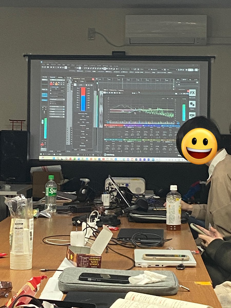 本日の定例会では部員の作った曲の鑑賞会を行いました♪
みなさん良い曲を書いてきてくれていました✨